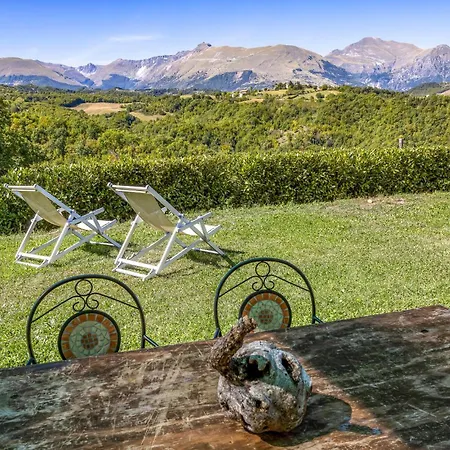 3 Bedroom Gorgeous In Montefortino