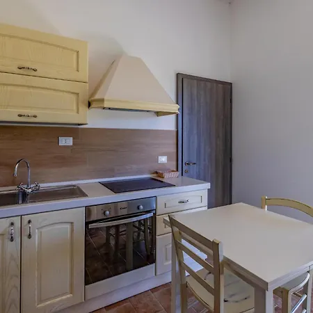 3 Bedroom Gorgeous In Montefortino